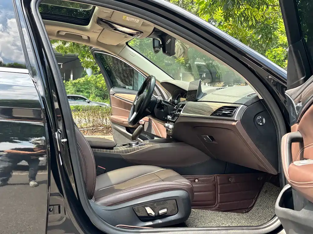 BMW 5 Series New Energy — миниатюра 16