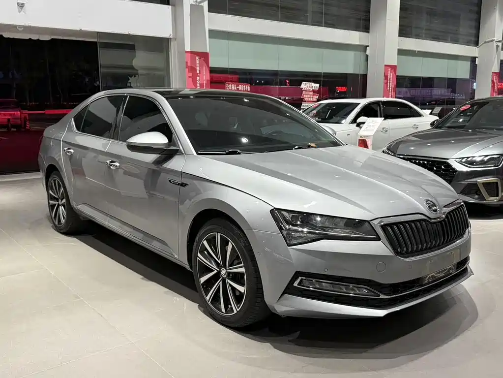 Skoda Superb — миниатюра 3