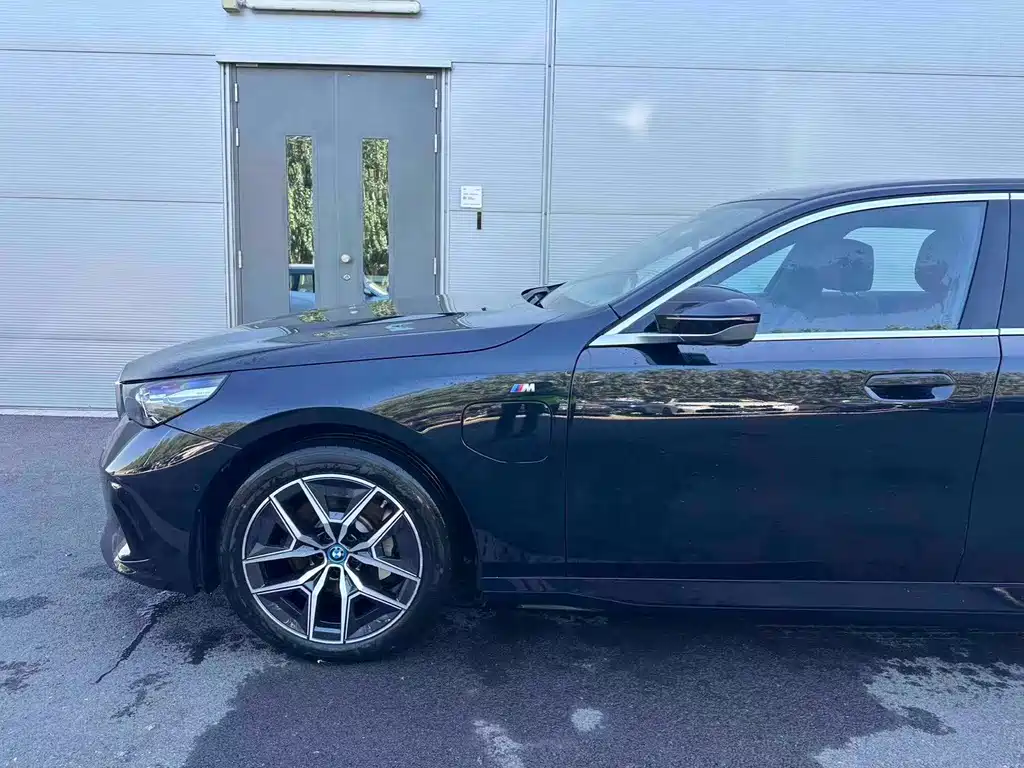 BMW i5 — миниатюра 6