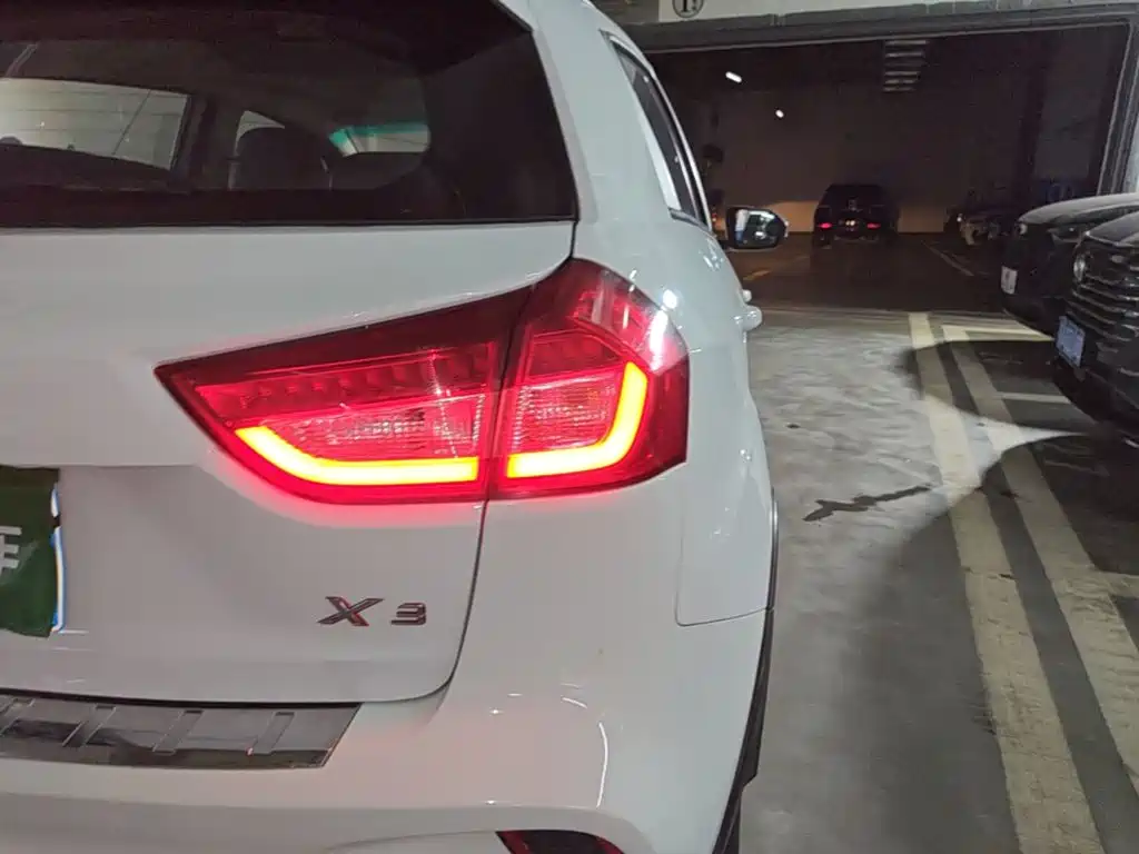 Geely Vision X3 — миниатюра 8