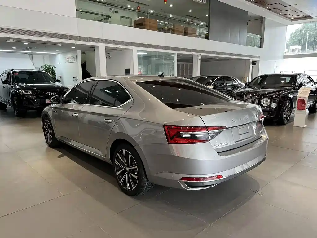 Skoda Superb — миниатюра 6