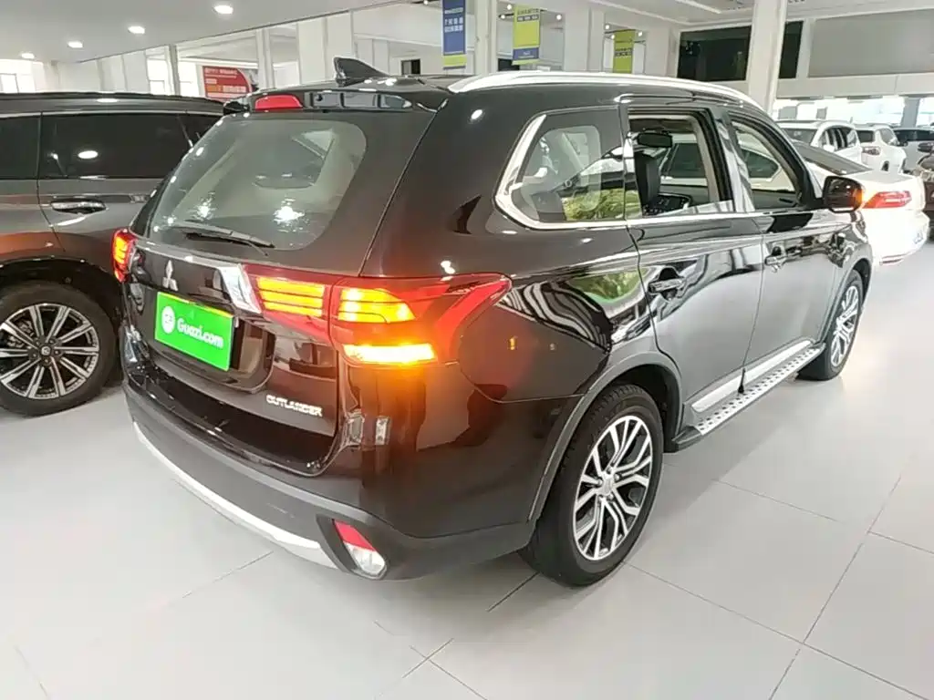 Mitsubishi Outlander — миниатюра 7