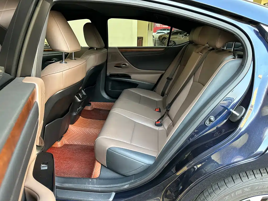 Lexus ES — миниатюра 16