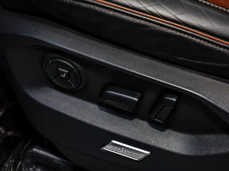 Volkswagen Touareg — миниатюра 12