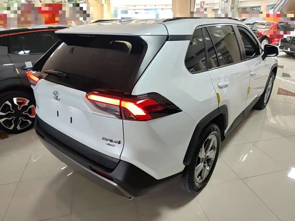 Toyota RAV4 — миниатюра 7