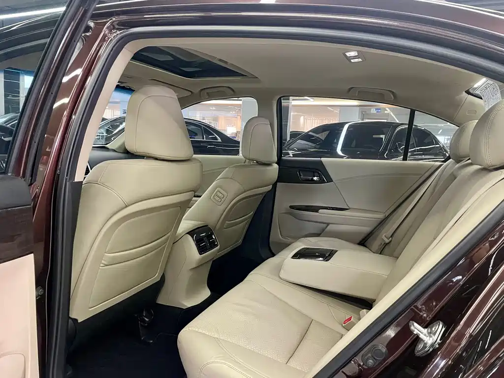 Honda Accord — миниатюра 8