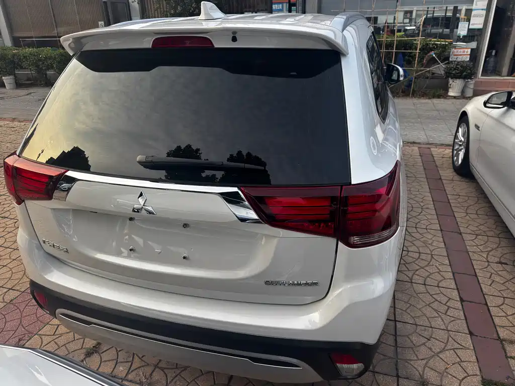 Mitsubishi Outlander — миниатюра 22
