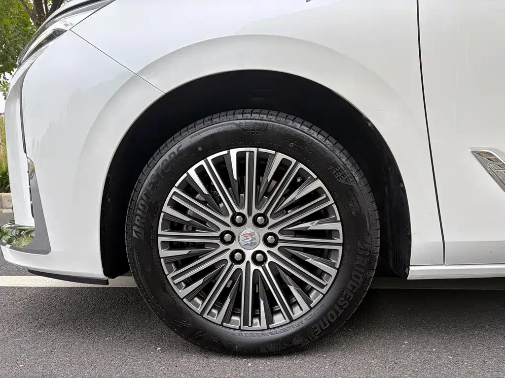 Buick GL8 Hybrid — миниатюра 26