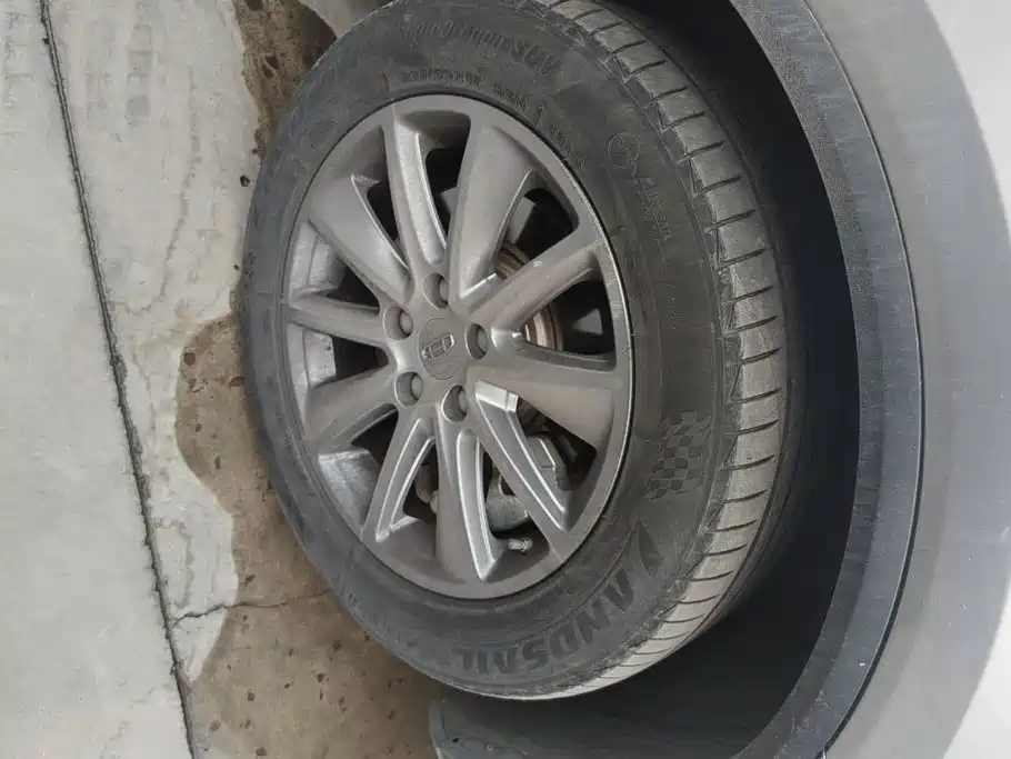 Geely Jia Ji — миниатюра 6