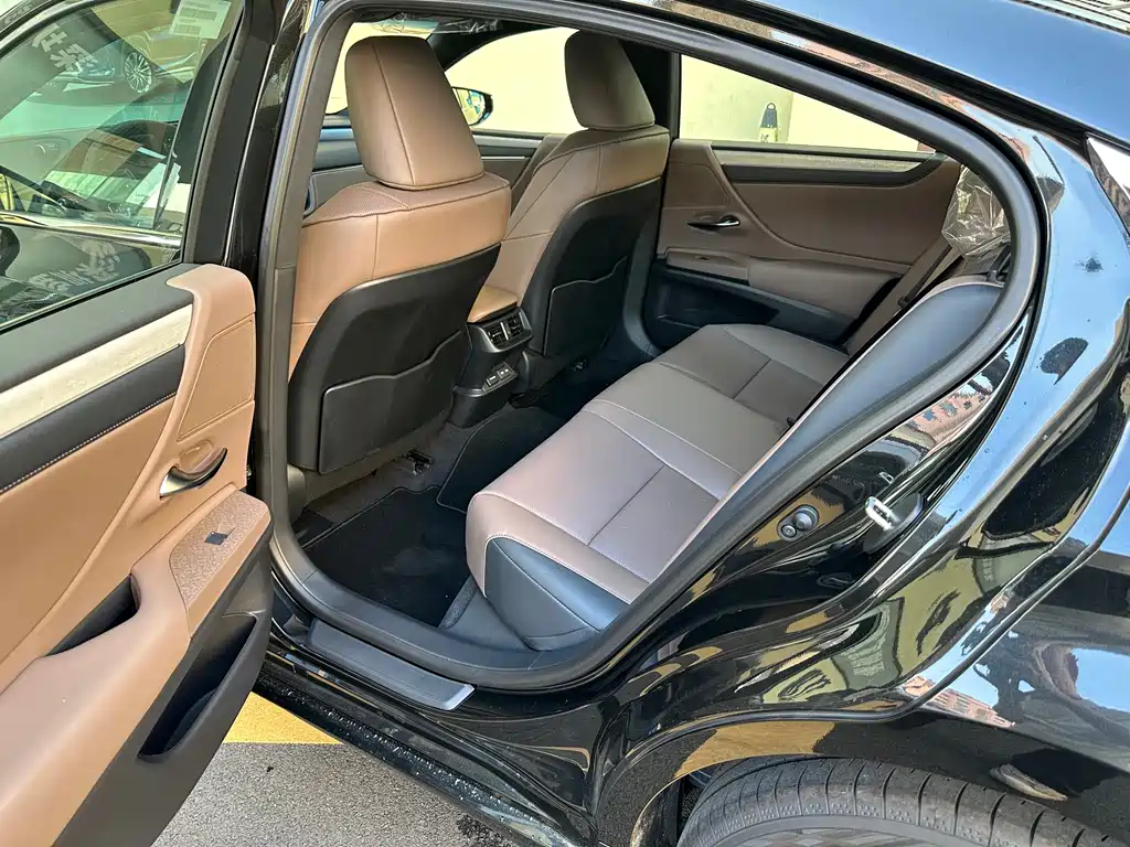 Lexus ES — миниатюра 16
