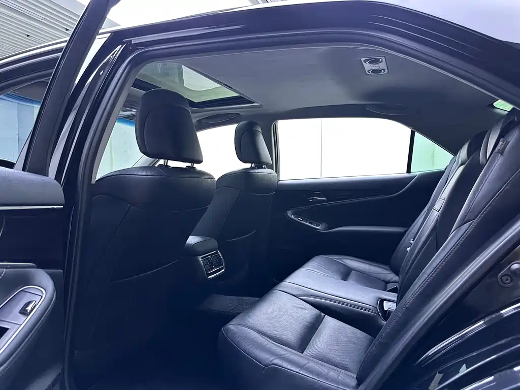 Toyota Crown 2015 2.0T Fashion