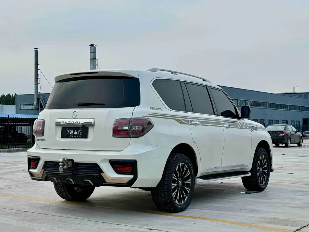 Nissan Patrol — миниатюра 7