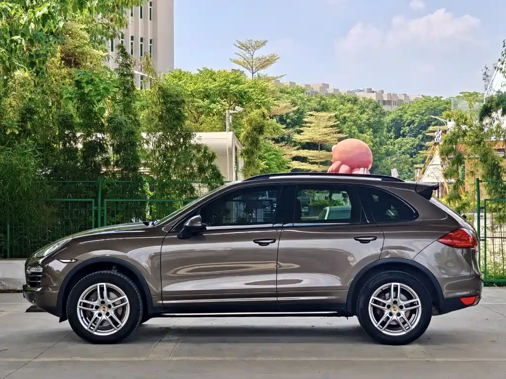 Porsche Cayenne — миниатюра 3