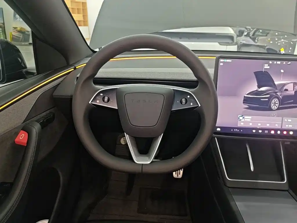 Tesla Model Y L — миниатюра 11