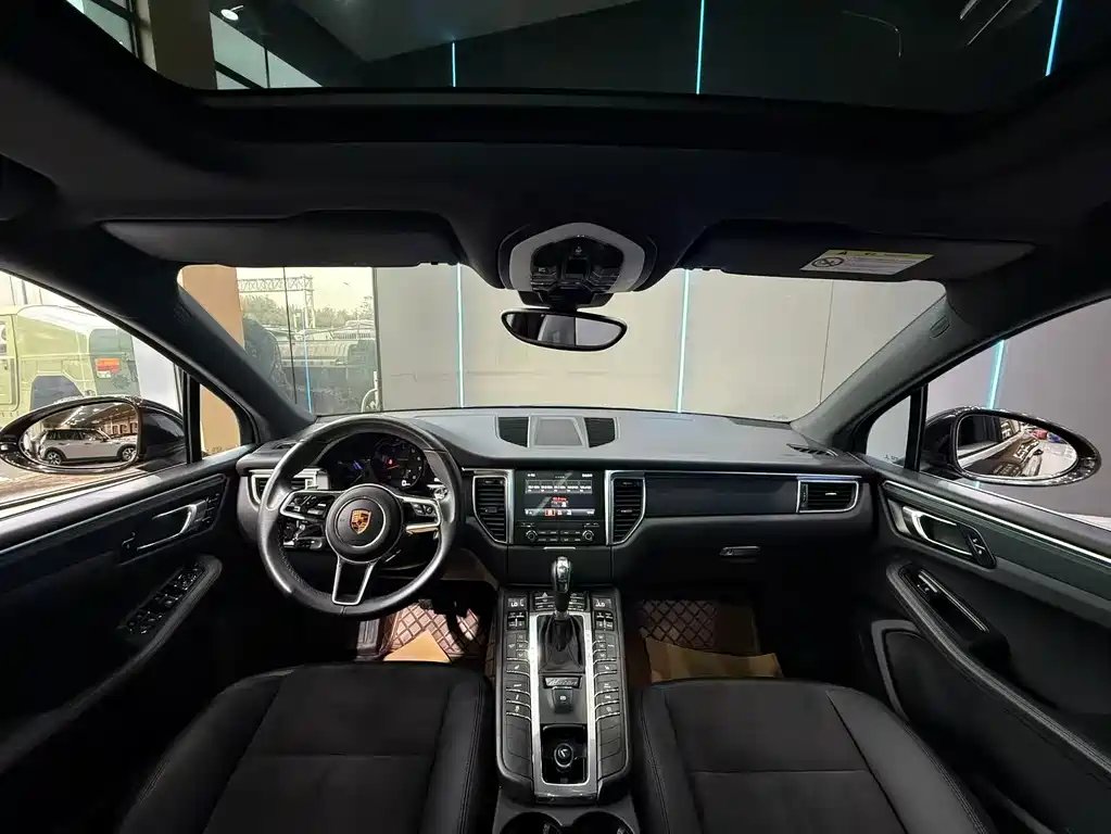 Porsche Macan — миниатюра 10