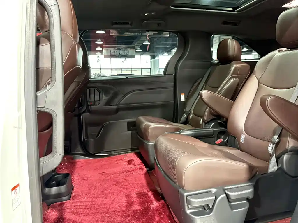 Toyota Granvia — миниатюра 6