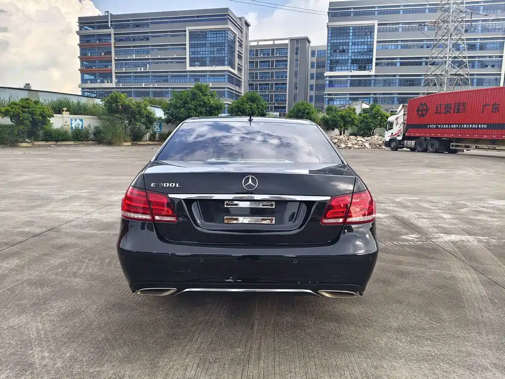 Mercedes-Benz E-Class — миниатюра 5