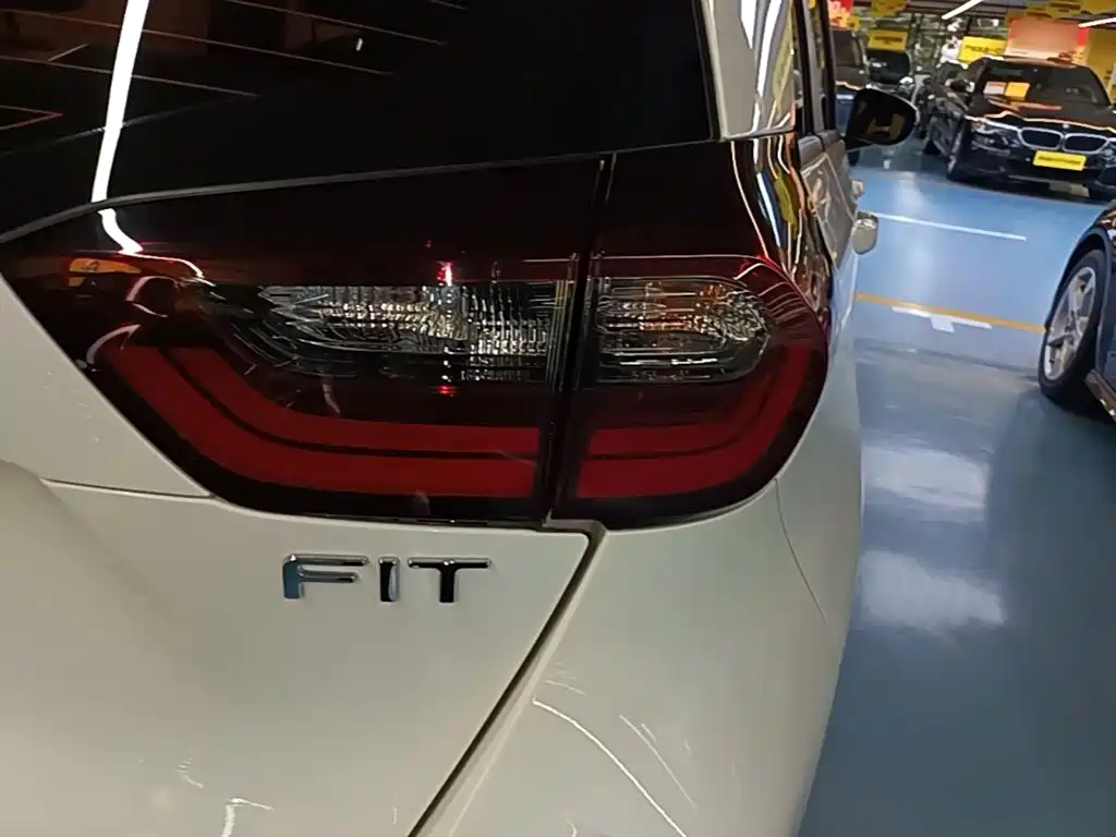 Honda Fit — миниатюра 8