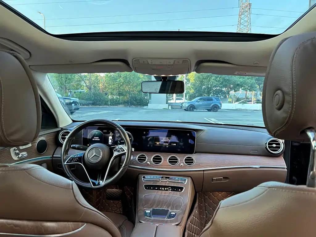 Mercedes-Benz E-Class — миниатюра 7