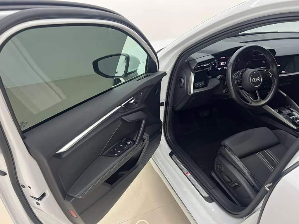 Audi A3 1.4 л 2023 г. Белый, пробег 19000 км