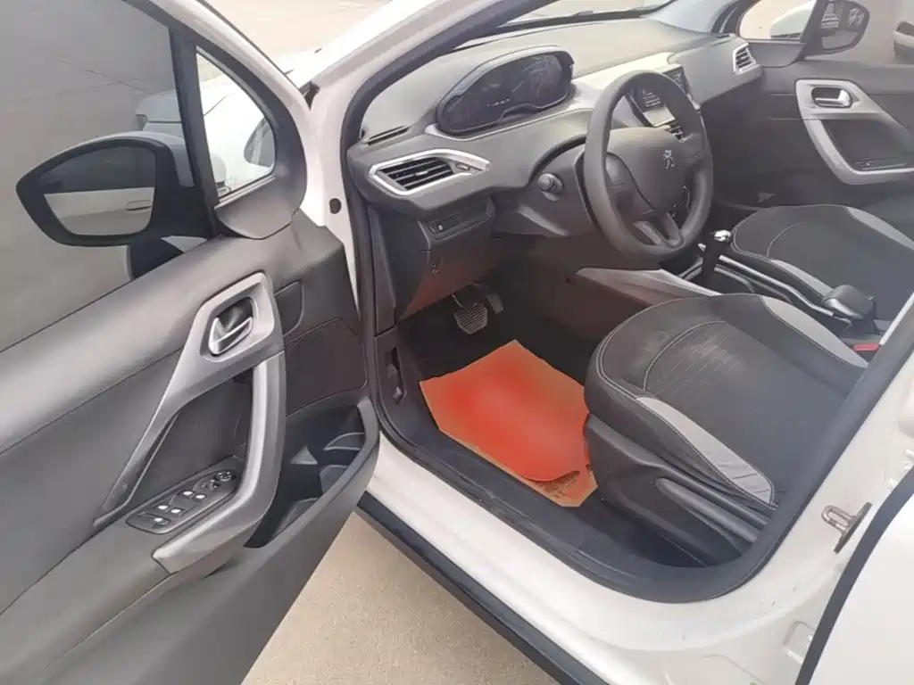 Peugeot 2008 — миниатюра 16