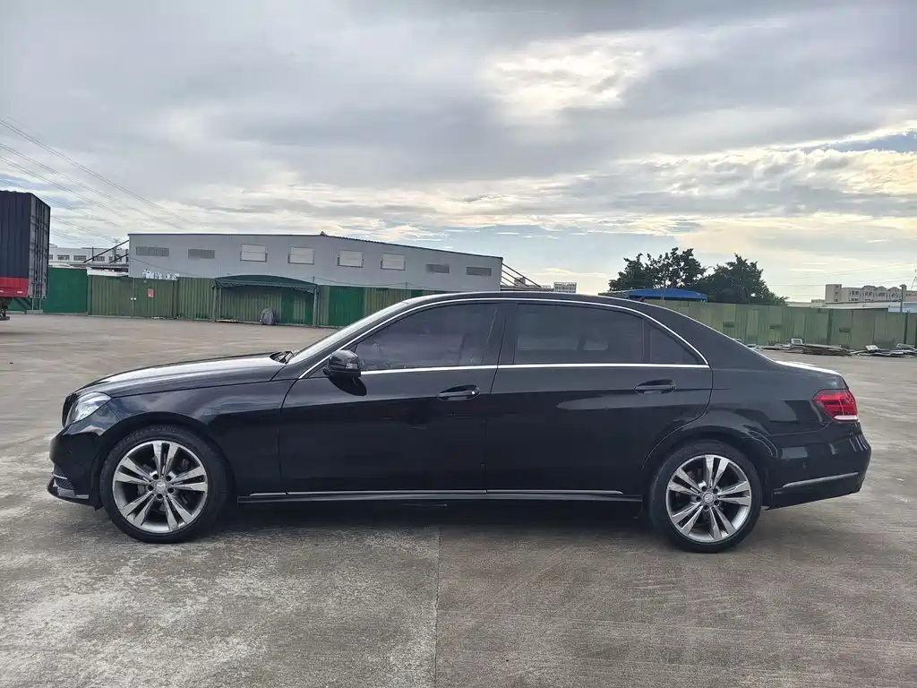 Mercedes-Benz E-Class — миниатюра 7