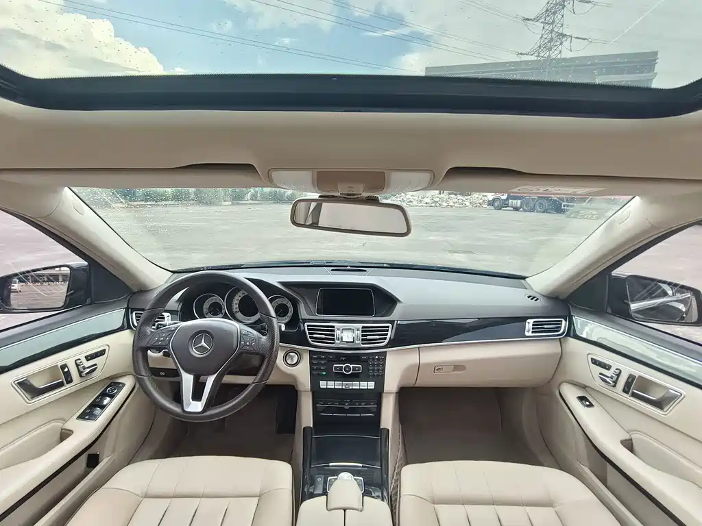 Mercedes-Benz E-Class — миниатюра 12