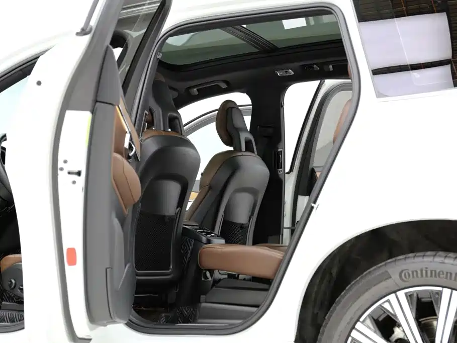 Volvo XC90 — миниатюра 6