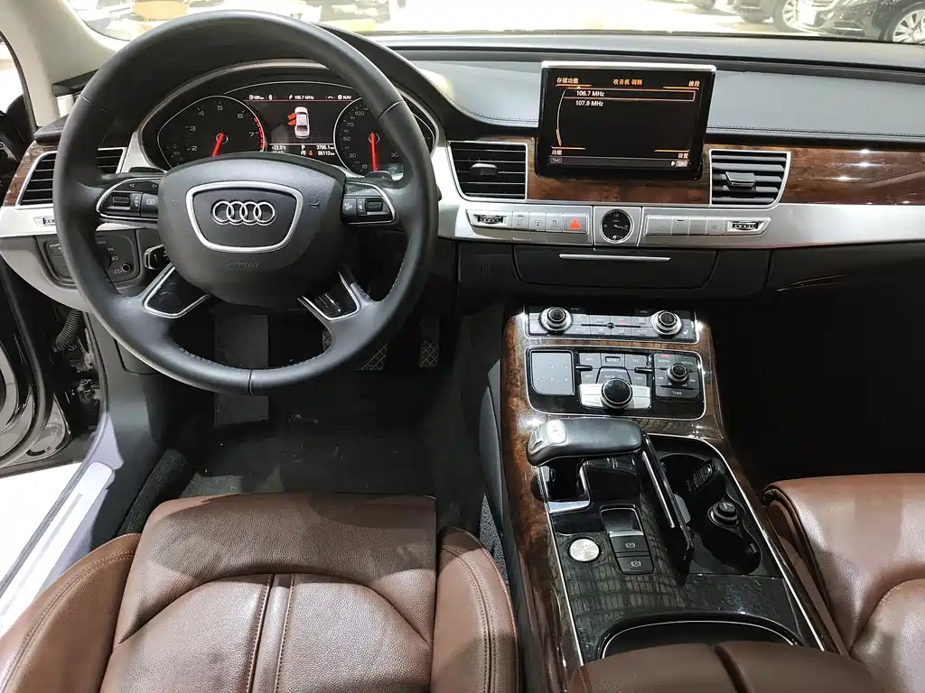 AUDI A8