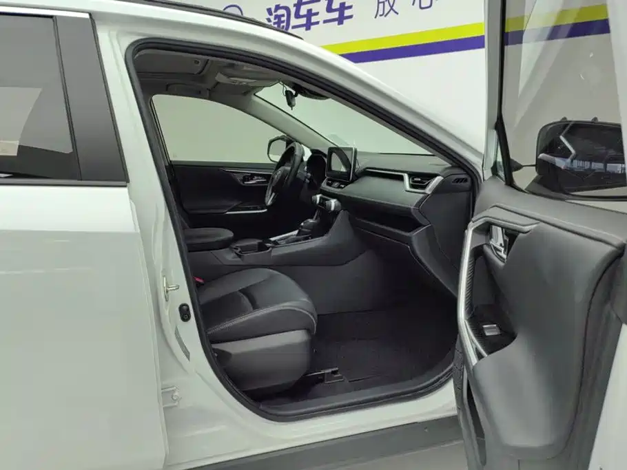 Toyota RAV4 — миниатюра 8