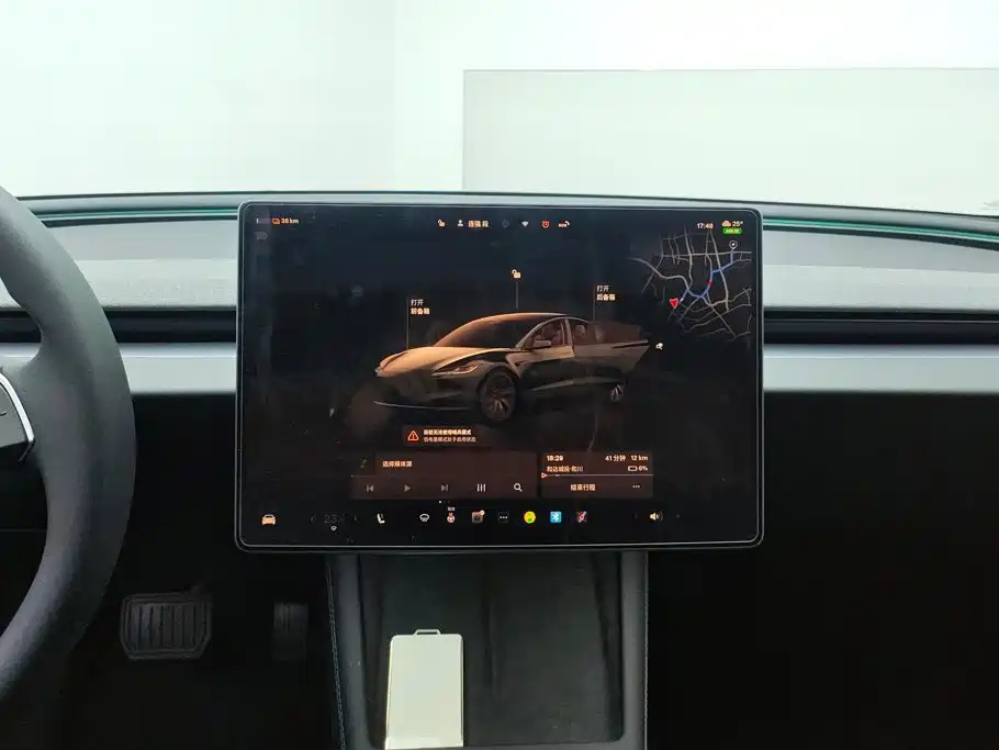 Tesla Model 3 — миниатюра 13