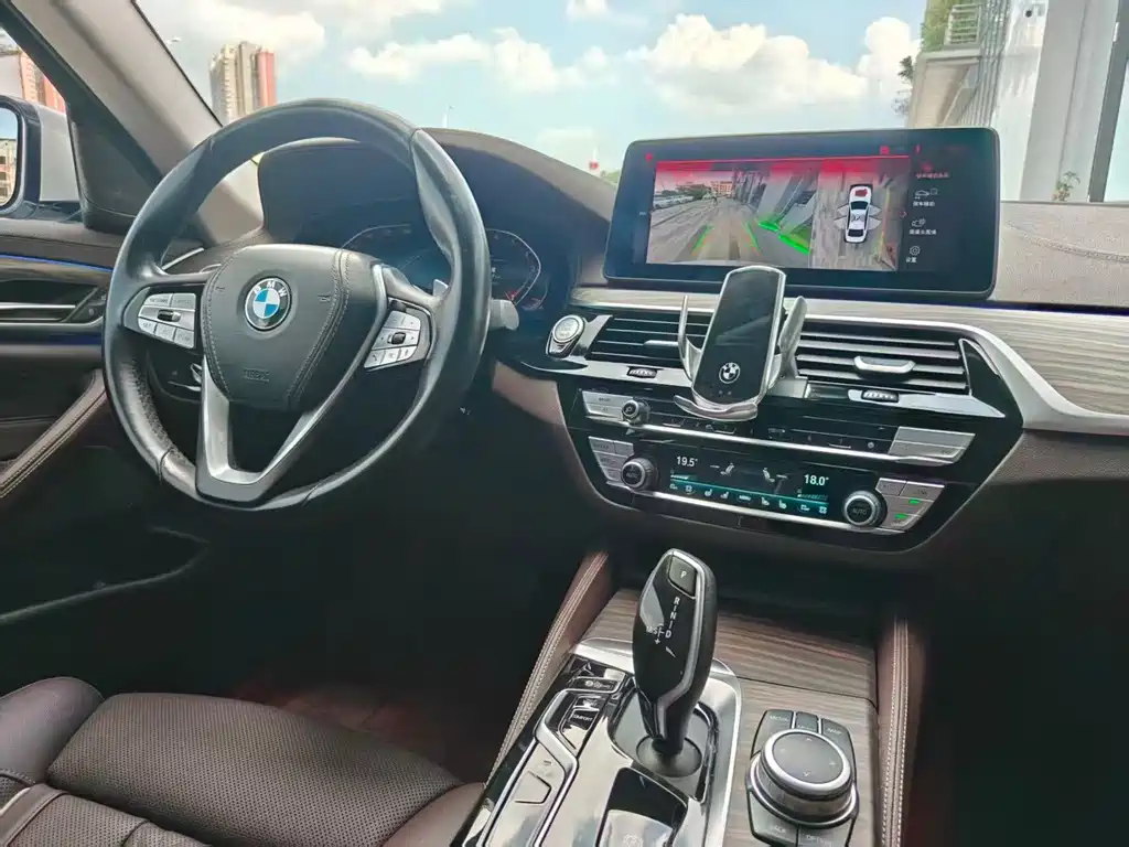 BMW 5 Series — миниатюра 14