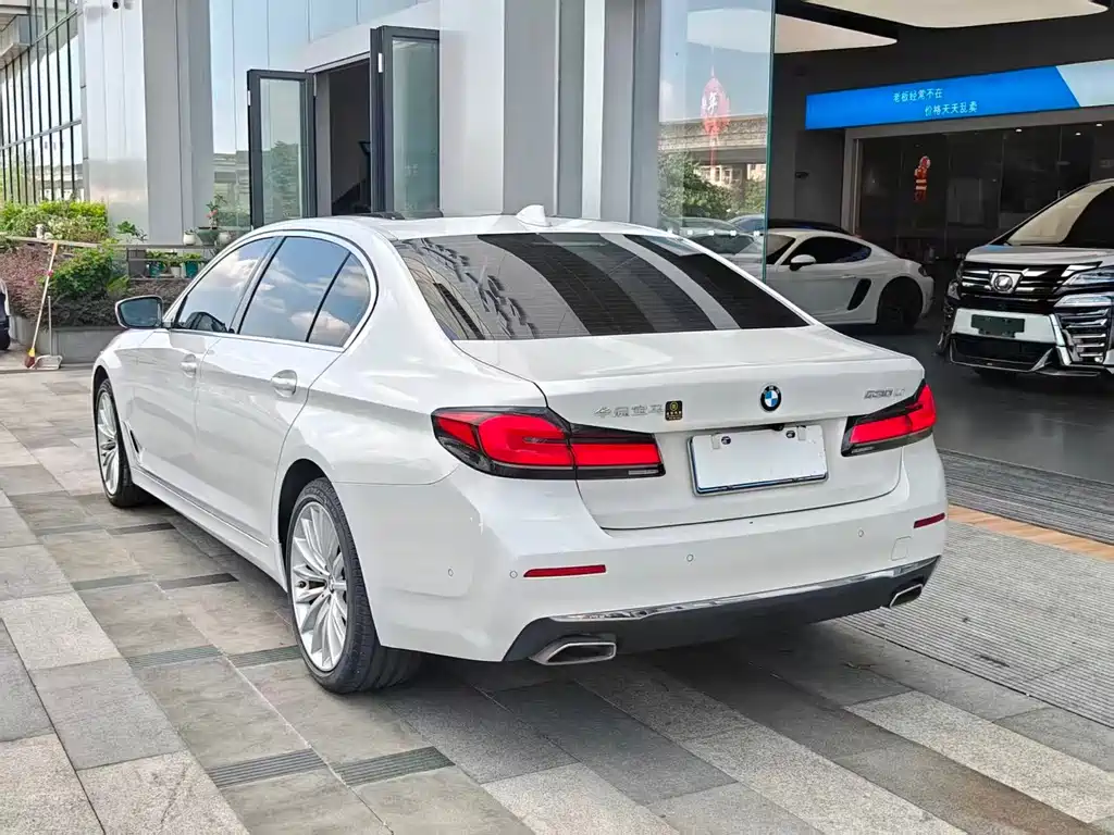 BMW 5 Series — миниатюра 21