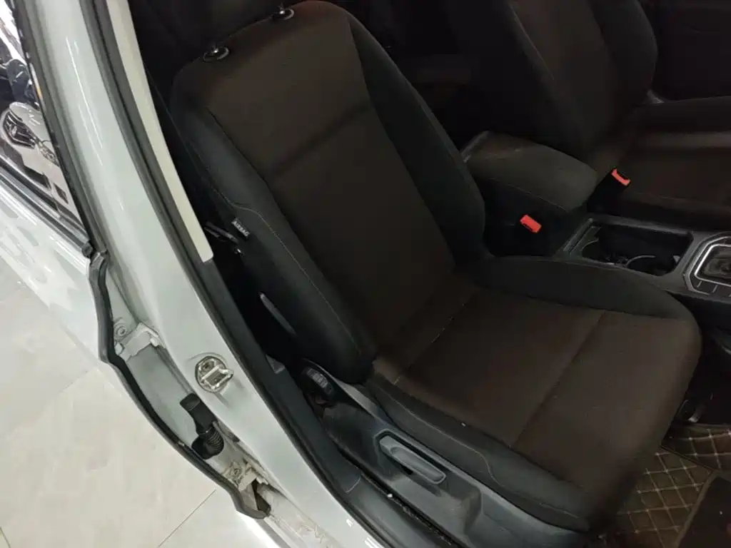 Volkswagen Golf Sportsvan — миниатюра 25
