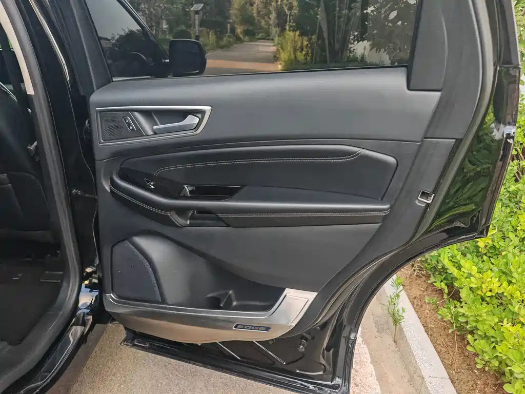 Ford Edge — миниатюра 15