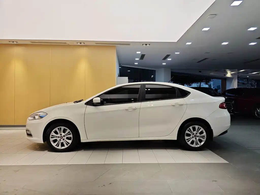Fiat Viaggio 2015 1.4T AT Enjoy