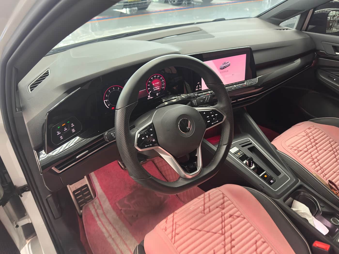 Volkswagen Golf 1.4 л 2022 г. Белый, пробег 47000 км