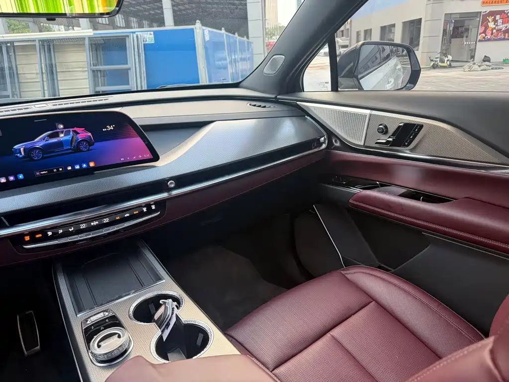 Cadillac XT5 — миниатюра 8