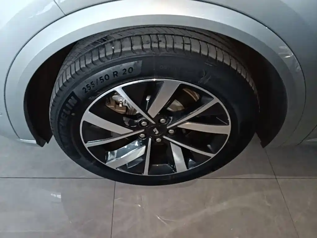 Li Auto Li L8 — миниатюра 23
