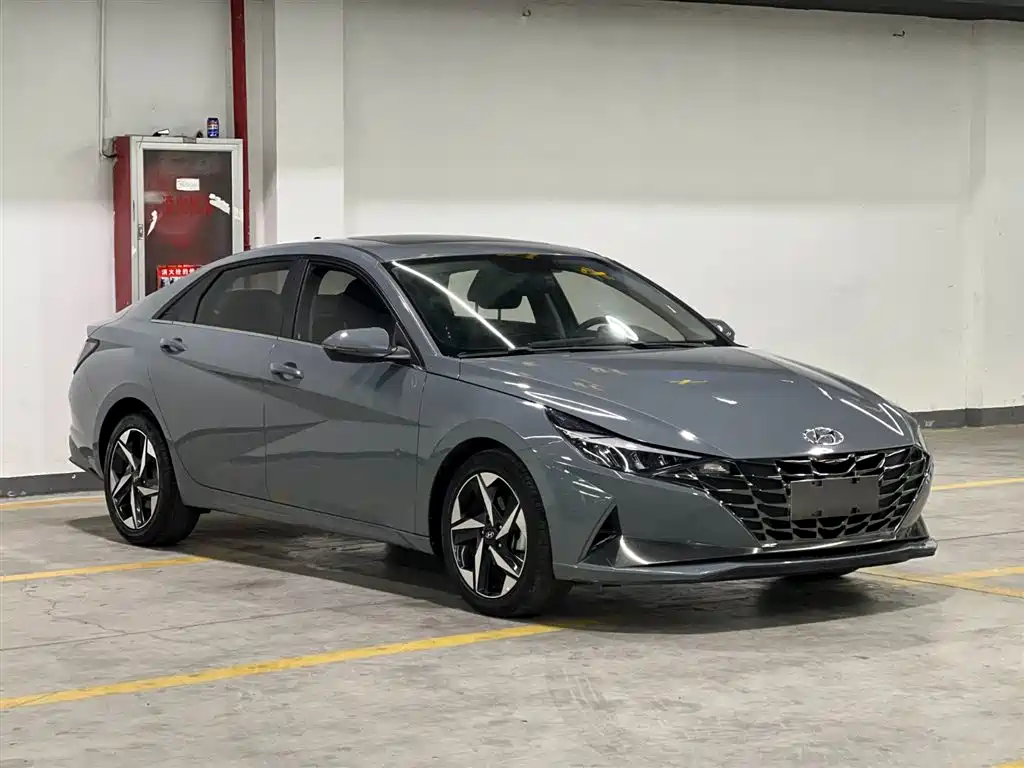 HYUNDAI ELANTRA