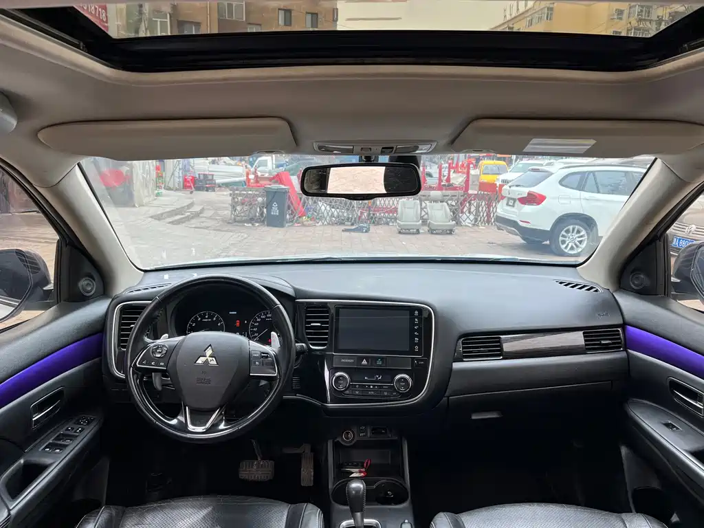 Mitsubishi Outlander — миниатюра 9