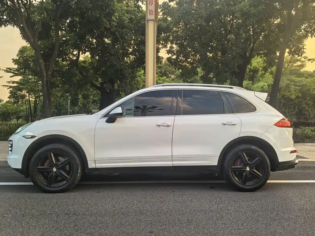 Porsche Cayenne — миниатюра 4