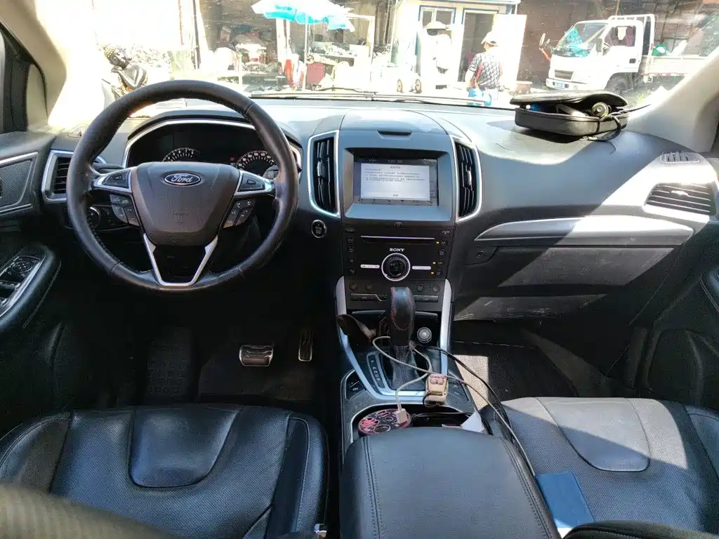 Ford Edge — миниатюра 10