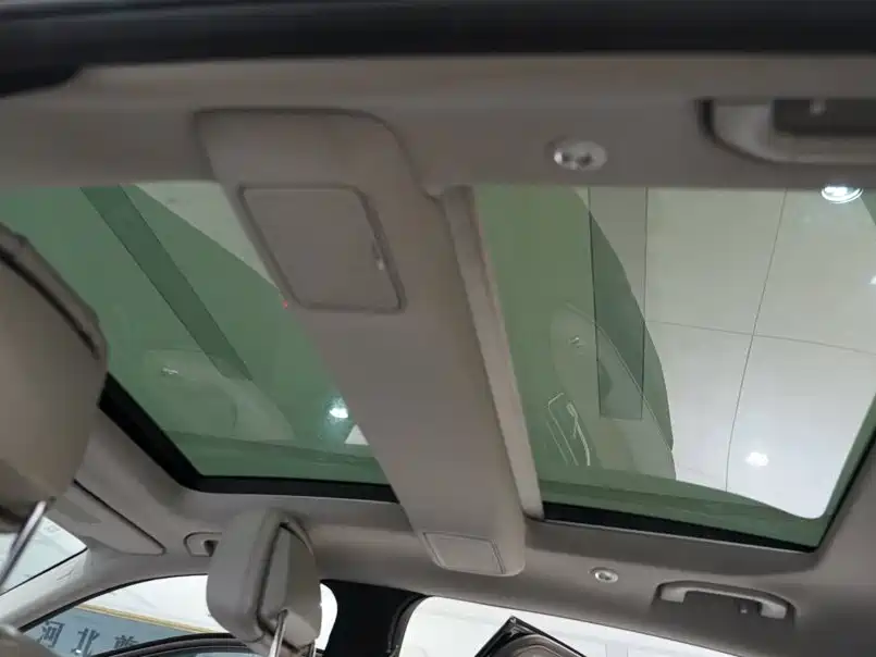 Mercedes-Benz E-Class — миниатюра 10
