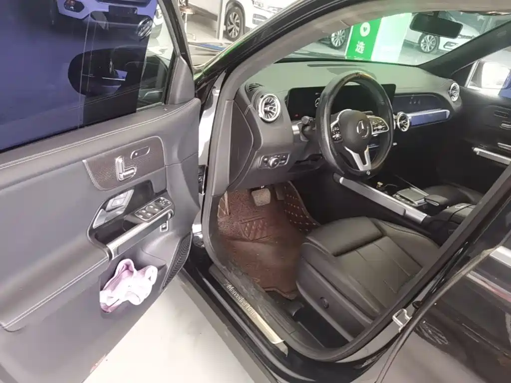 Mercedes-Benz GLB — миниатюра 16