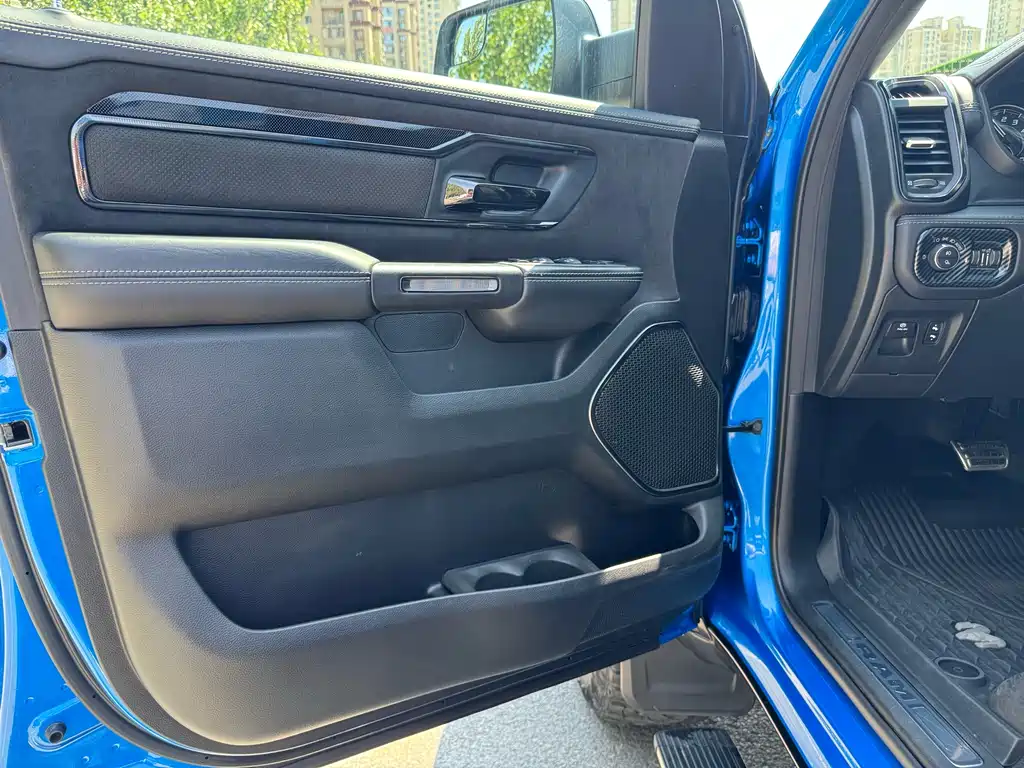 Ram Trucks 2022 6.2T AT