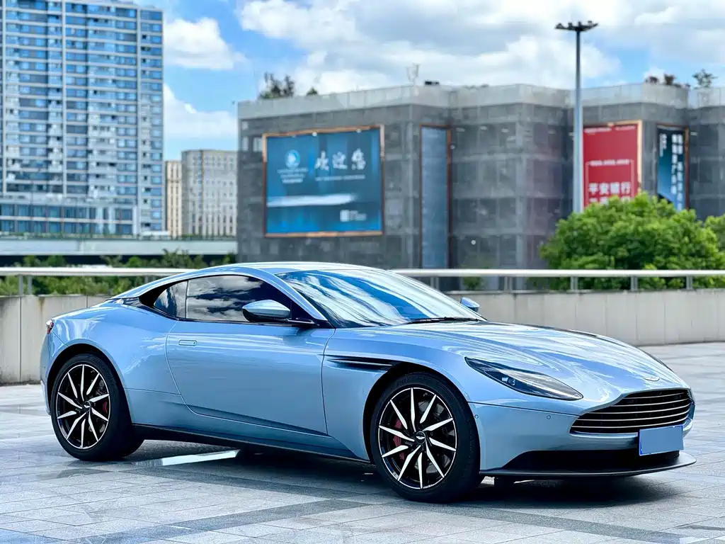 ASTON MARTIN  DB11