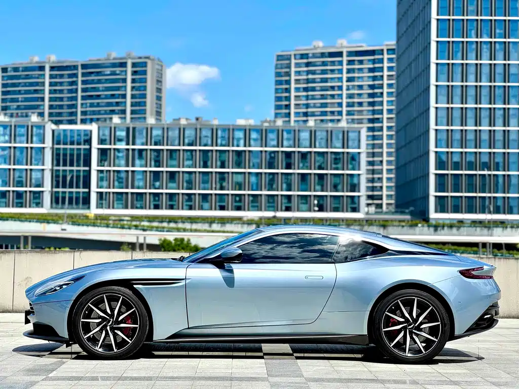 ASTON MARTIN DB11