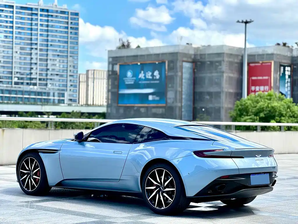 ASTON MARTIN  DB11