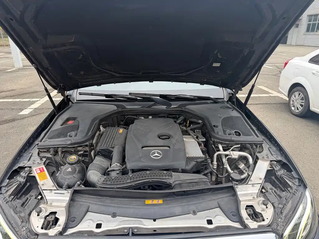 Mercedes-Benz E-Class — миниатюра 3